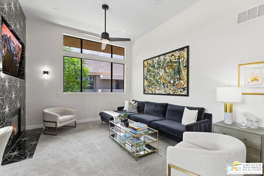 960 E Palm Canyon Drive 202, Palm Springs, California 92264 home-pic-1